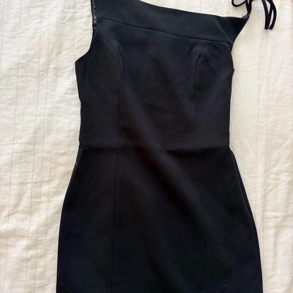 Meshki baker suiting Chic Black One-Shoulder Dress